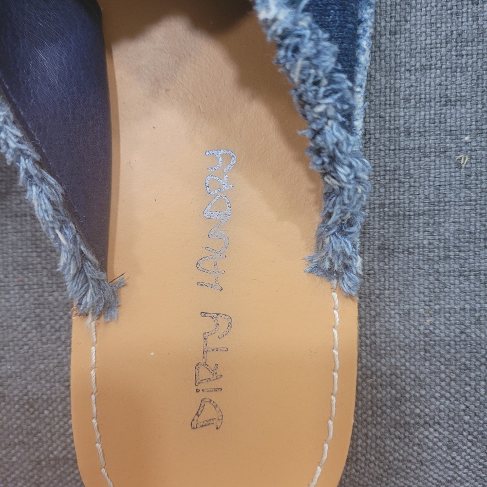 Dirty Laudry Blue jean slip on Sandler. Size 9. - Picture 3 of 3
